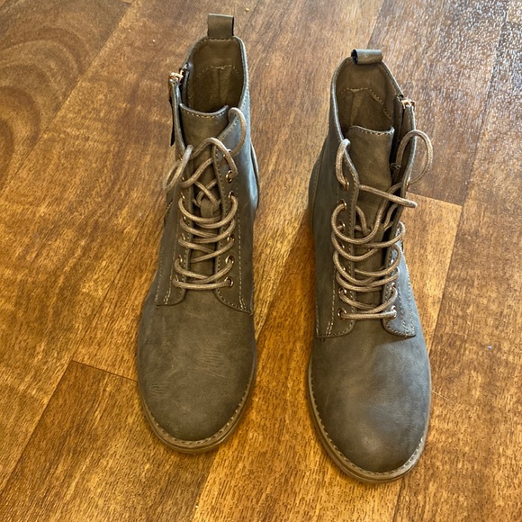 XAPPEAL WOMENS LACE UP COMBAT BOOT - GREY- SIZE 7 - Picture 3 of 6